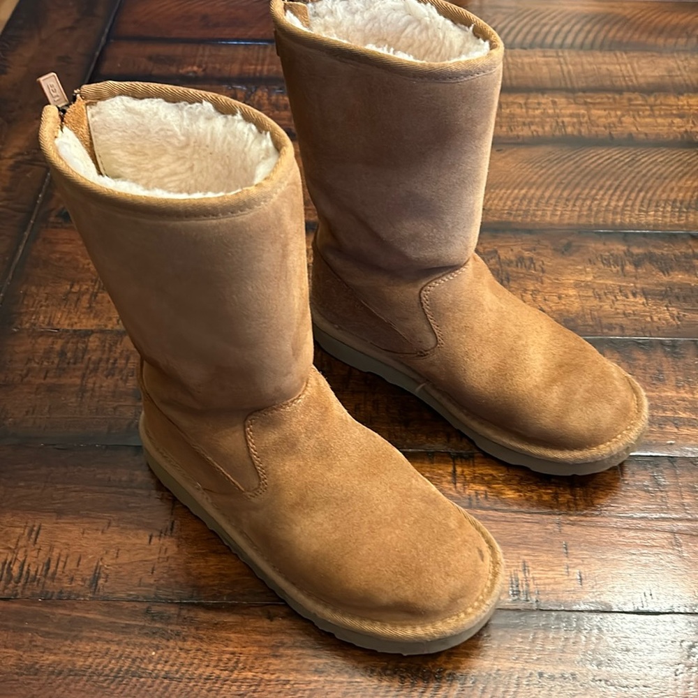 Ugg boots girls size 3